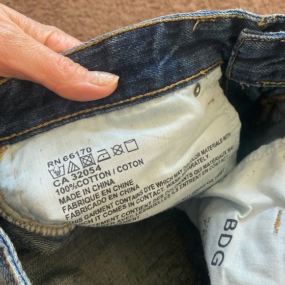 BDG Mid Rise Freja Vintage Fit Cutoffs Denim Shorts Size 26 - Picture 5 of 7